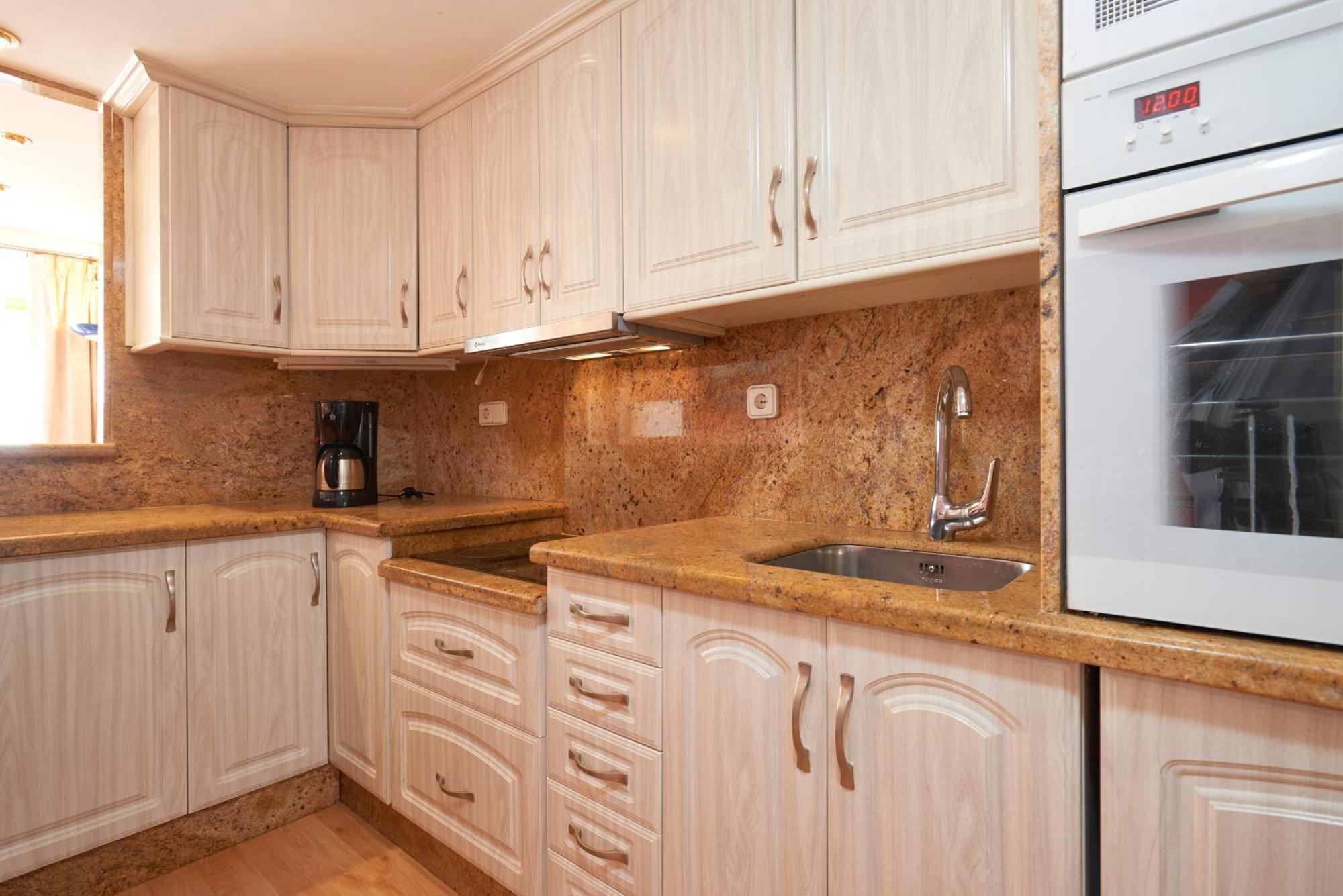 Ferienwohnung DIFFERENTFLATS Rubens Salou Zimmer foto
