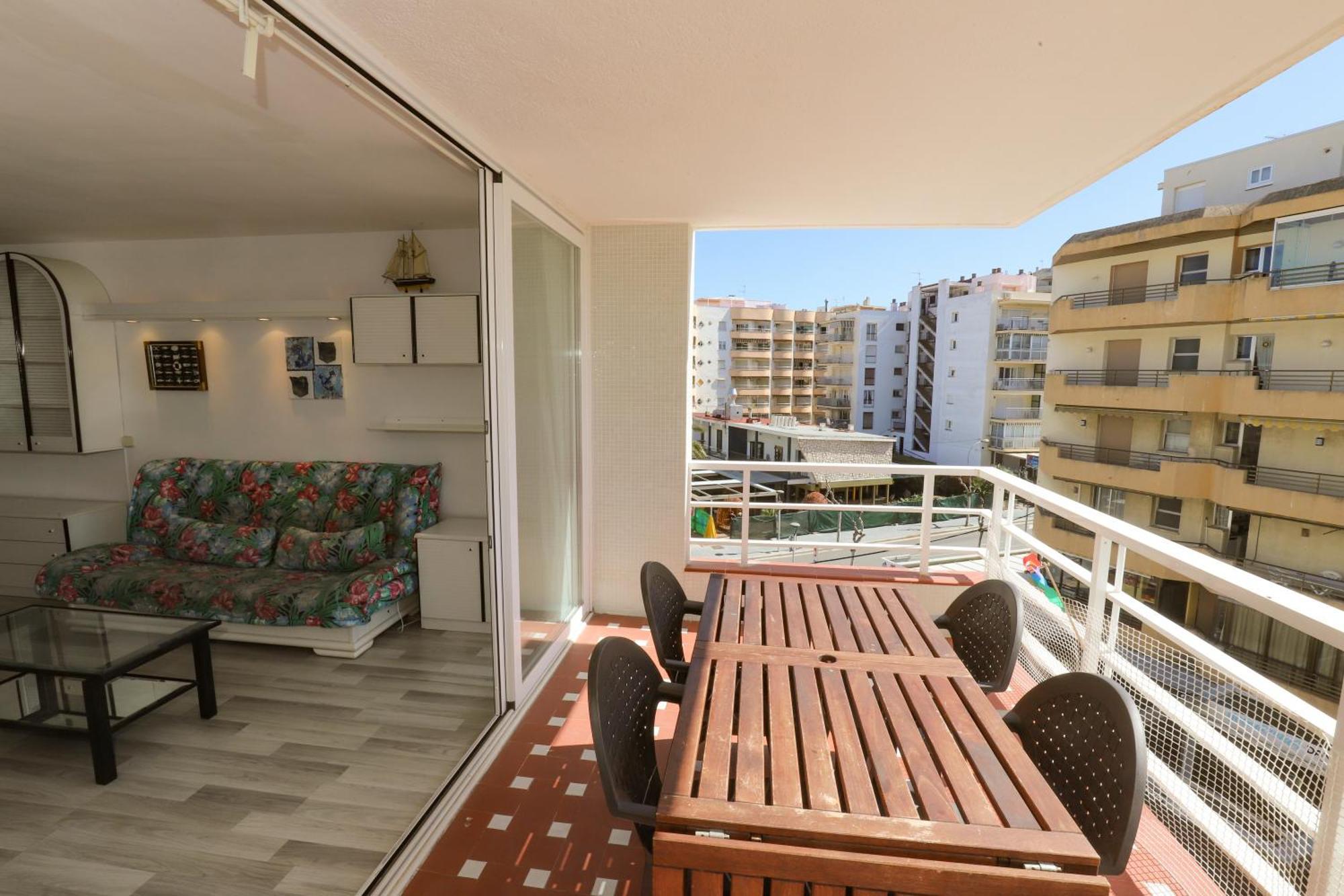 Ferienwohnung DIFFERENTFLATS Rubens Salou Zimmer foto