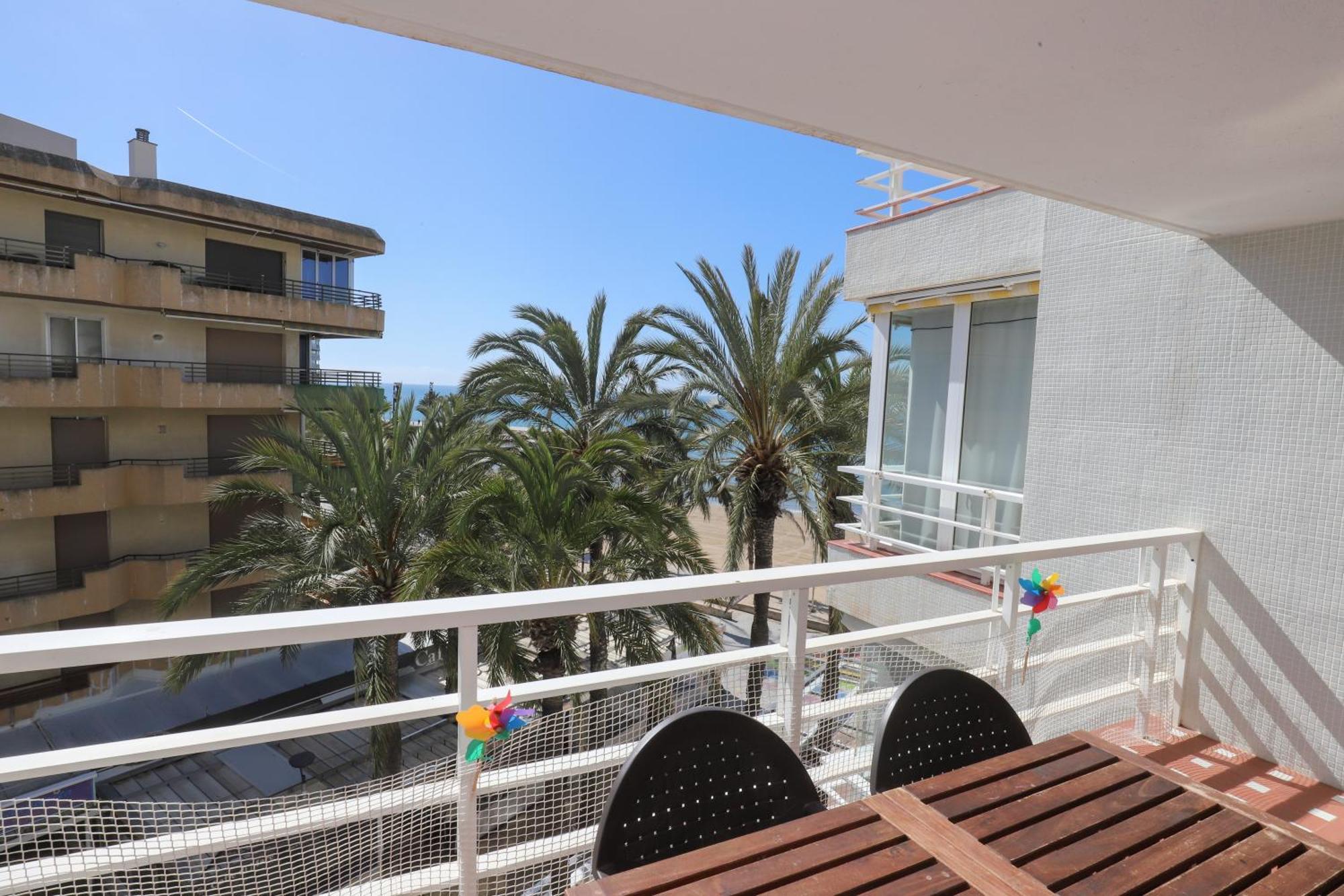 Ferienwohnung DIFFERENTFLATS Rubens Salou Zimmer foto